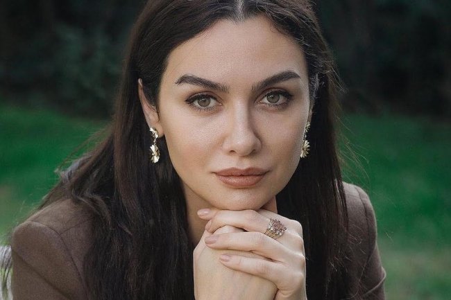 Birce Akalay i serije Kus Ucusu i Mezarlik su ponovo u centru pažnje