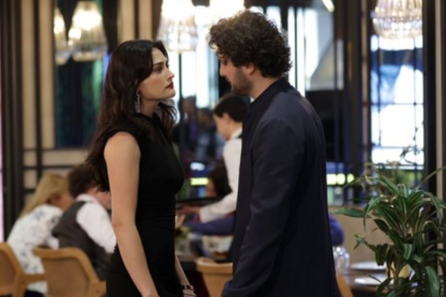 Esra Bilgic i Birkan Sokullu u seriji Zaman Kapilari | Kapije vremena