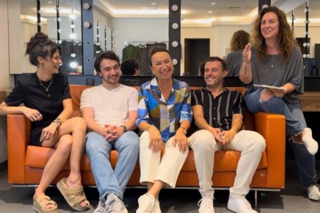 Demet Akbag, Salih Bademci, Burak Dakak i Sinem Unsal postižu ogroman uspeh sa predstavom Aydinlikevler