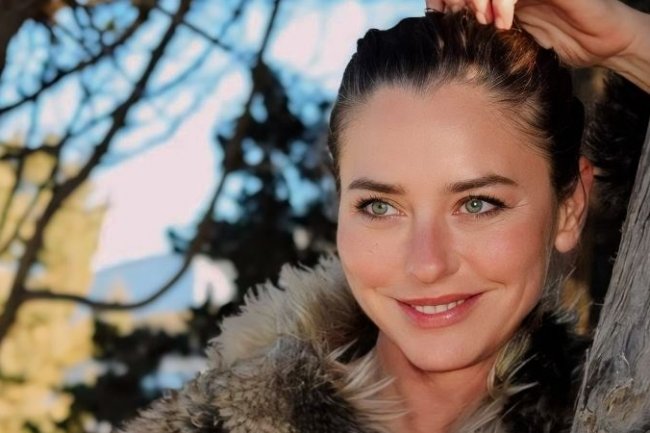 Ece Uslu se vraća na TV ekrane serijom Siyah Kalp I Crno srce!