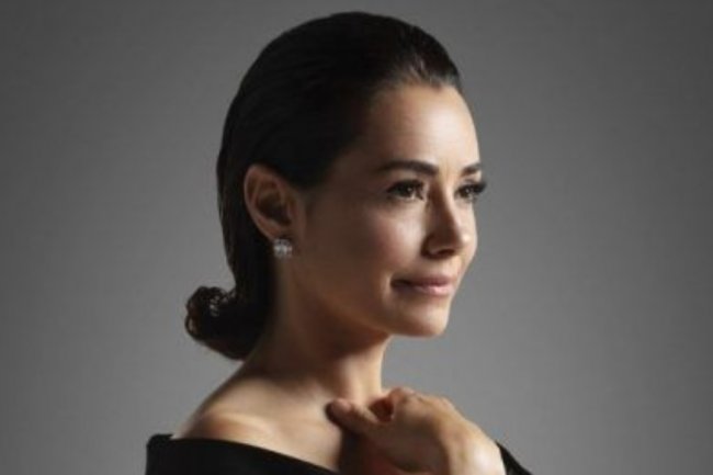 Ozgu Namal vredno radi tokom leta