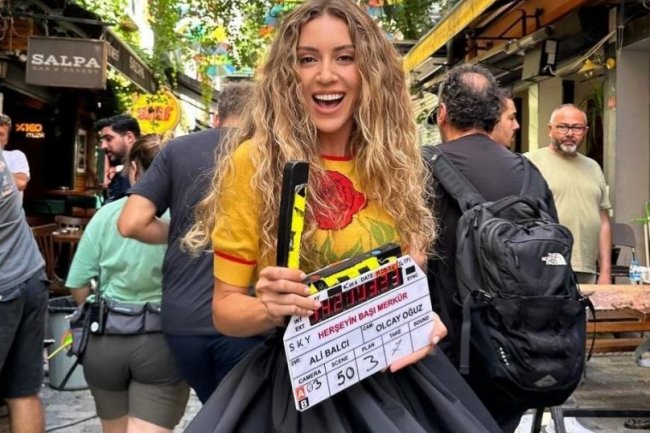 Sinem Kobal u projektu Her Seyin Basi Merkur!