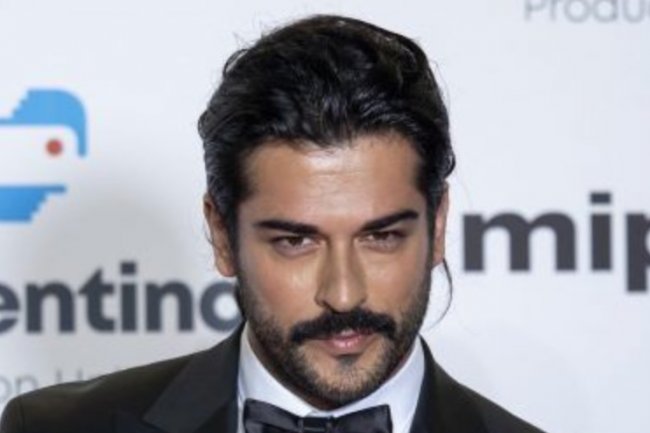 Burak Ozcivit u ruskom filmu Yolki 11