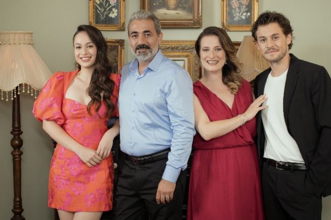 Nilgun Kasapbasoglu i Kayra Zabci u seriji Bizi Birlestiren Hayat