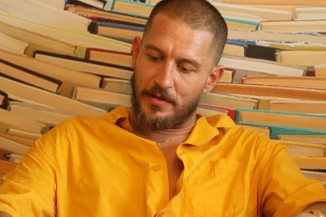 Uraz Kaygilaroglu u seriji Tas Kagit Makas: Hayatin Oyunu