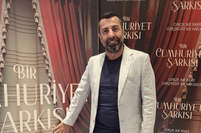 Emre Karayel o projektu Bir Cumhuriyet Sarkisi | Pesma Republike