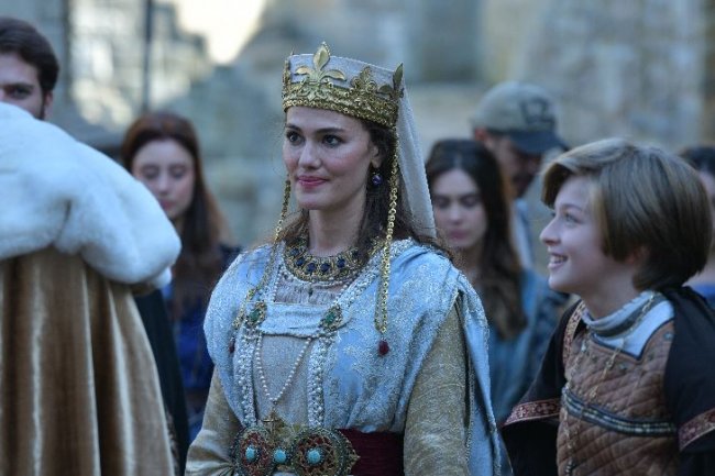 Gulper Ozdemir u ulozi princeze Sybille u seriji Kudus Fatihi Selahaddin Eyyubi