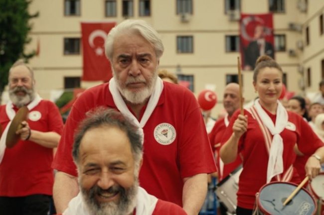 Ugur Yucel i Hulya Avsar u projektu Askin Dunku Cocuklari