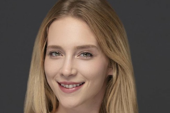 Hayal Koseoglu – visoko obrazovanje i zapažene uloge