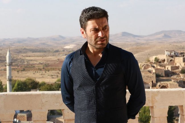 Ozan Akbaba oduševljava i iznenađuje gledaoce serije Uzak Sehir | Daleki grad