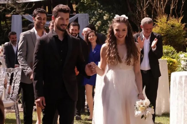Večeras finale sezone turske serije Hudutsuz Sevda | Bezgranična ljubav