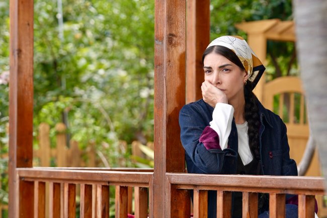 Deniz Baysal tumači život Ayse Sase u novoj seriji Bir Ruh Macerasi | Putovanje duše