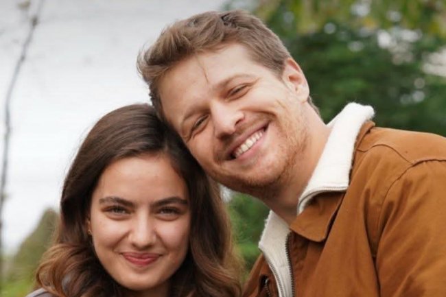 Eleni i Oruč iz serije Tasacak Bu Deniz | Ovo more će se preliti u novogodišnjem izdanju O Ses Turkiye