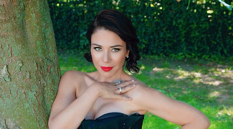 Yesim Ceren Bozoglu dobija pohvale zbog uloge Zafire u seriji Tasacak Bu Deniz