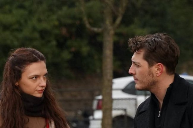 Objavljen novi trailer za seriju Ayni Yagmur Altinda: Ljubav, sudbine i sudar kultura od Londona do Istanbula