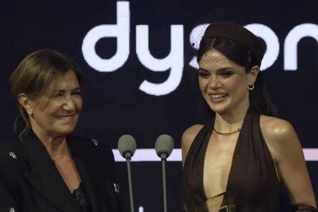 Sinem Unsal nagrađena za najbolju glumicu na ELLE dodeli 2026