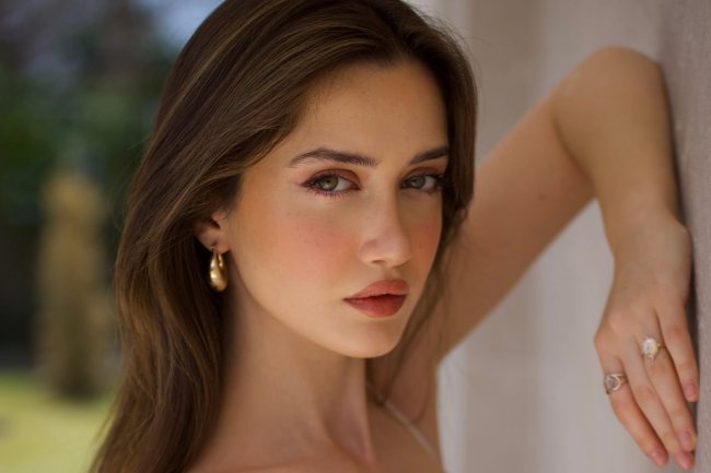 Ilsu Demirci – nova zvezda turskih serija i snažna Merdžan u seriji Arafta