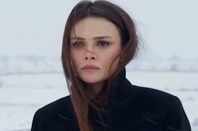 Sinem Unsal, Alija iz serije Uzak Sehir | Daleki grad, zablistala uprkos hladnoći tokom snimanja u Mardinu