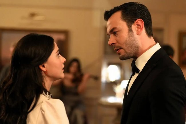 Tajni brak izlazi na videlo – drama dostiže vrhunac u 4. epizodi serije Sevdigim Sensin | Ti si moja voljena