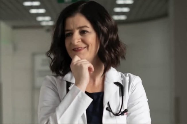 U seriji Halef nemilosrdna gospođa i majka plemena Kordagli, u stvarnom životu lekar!