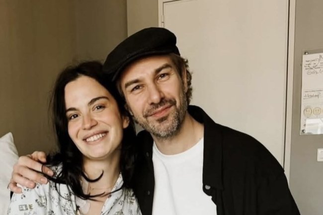 Nakon greške lekara turska glumica Asli Bekiroglu hitno operisana sedmi put – Furkan Palali prvi stigao u bolnicu (FOTO)