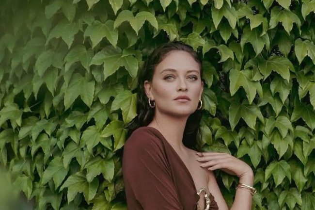 Elifcan Ongurlar u novoj seriji Haysiyet | Dostojanstvo: Poznata glumica postaje snaha porodice Karliova – Otkriveni novi detalji!