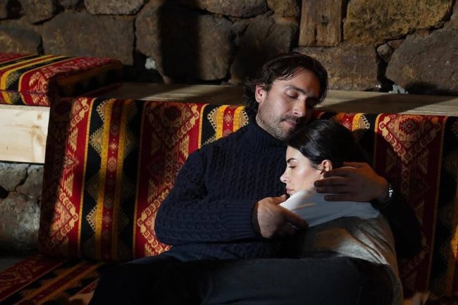 TASACAK BU DENIZ (25. EPIZODA): Adil postavlja zamku Šerifu, Oruč žrtvuje život, a mračne tajne izlaze na videlo!