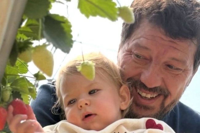 EMOTIVNA ISPOVEST ILKERA AKSUMA: „Postao sam otac u 53. godini i shvatio kolika je praznina bila u meni“