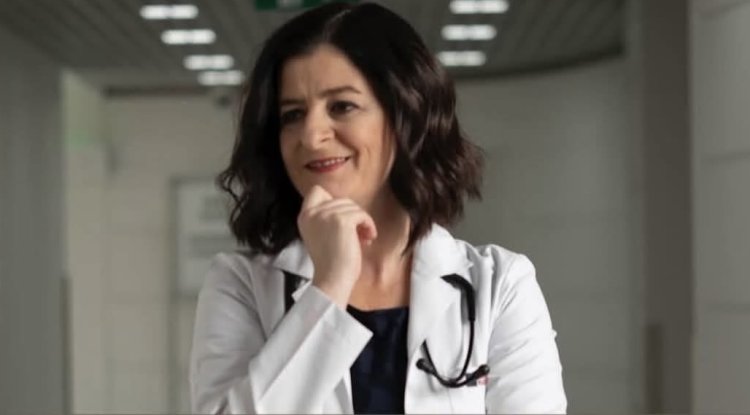 U seriji Halef nemilosrdna gospođa i majka plemena Kordagli, u stvarnom životu lekar!