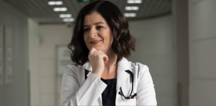 U seriji Halef nemilosrdna gospođa i majka plemena Kordagli, u stvarnom životu lekar!