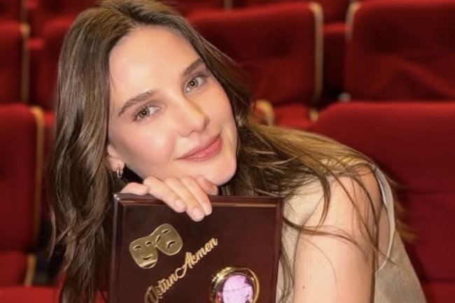 Alina Boz osvojila prvu pozorišnu nagradu za svoju prvu ulogu u teatru!