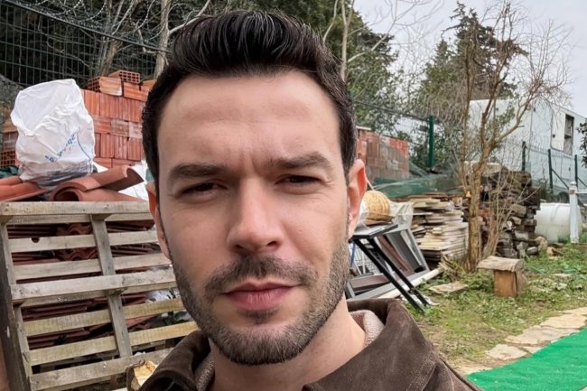 AYTAC SASMAZ ISKRENO O TRAČEVIMA: Helin i ja smo samo prijatelji, rad na seriji nas je zbližio kao porodicu!