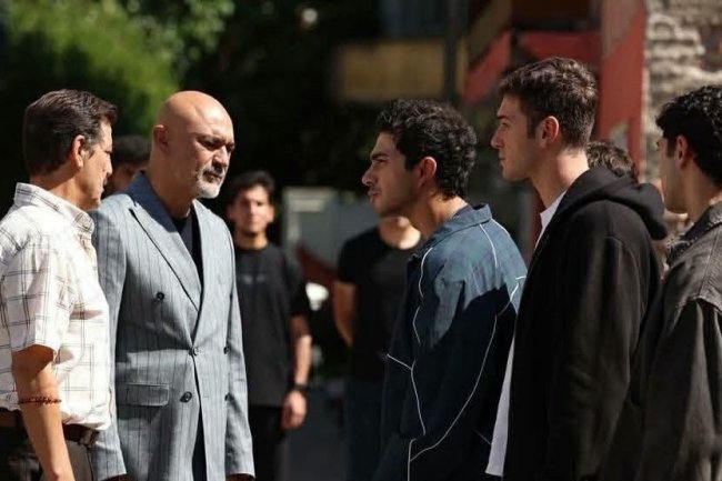 Alti Ustu Istanbul | Lice i naličje Istanbula - Sve tajne izlaze na videlo: Emir i Naz u životnoj opasnosti (Sažetak 2. epizode)