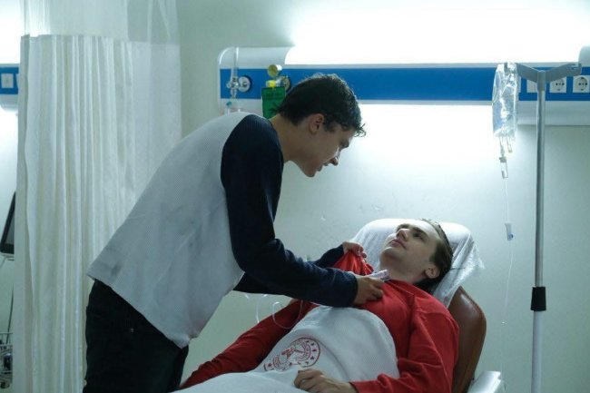Daha 17 | Samo 17 -Eksplozija na moru i tajne iz prošlosti: Teoman kreće u potragu za Arasovim bratom!