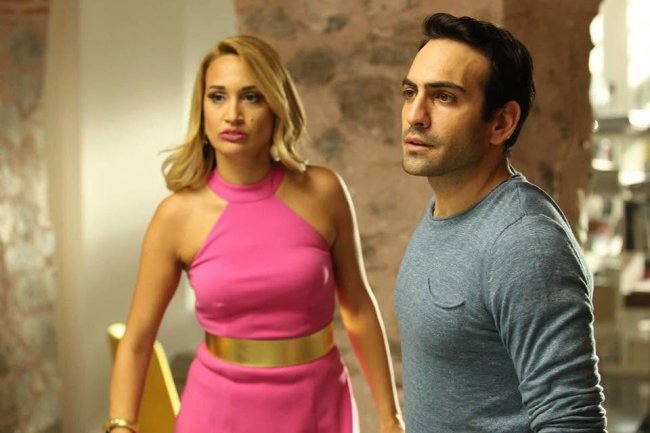 Bugra Gulsoy i Eda Ece zajedno u seriji Dugunumuz Var | Imaćemo venčanje!
