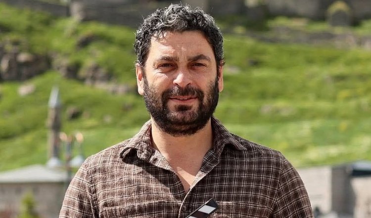 EMOTIVNI POVRATAK KORENIMA: Ozan Akbaba posetio rodnu kuću nakon 25 godina!