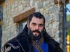 PROMENA IMIDŽA ZA SULTANA: Akin Akinozu neprepoznatljiv u novoj istorijskoj drami Ask ve Taht!