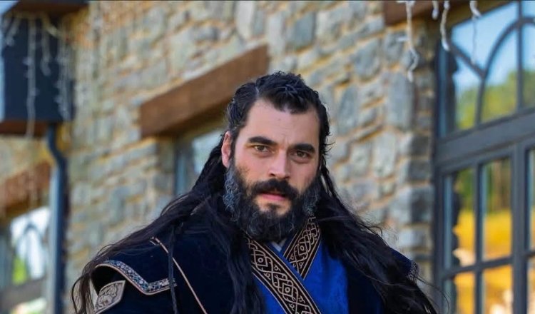 PROMENA IMIDŽA ZA SULTANA: Akin Akinozu neprepoznatljiv u novoj istorijskoj drami Ask ve Taht!