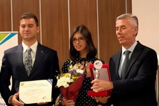 Zeynep Atilgan nagrađena od Turskog fizikalnog društva: Zvezda serije Tasacak Bu Deniz briljira i u nauci