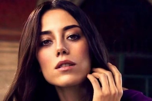 Cansu Dere pred povratkom na male ekrane: Nova serija Mavi Orkide tvoraca Zabranjene jabuke
