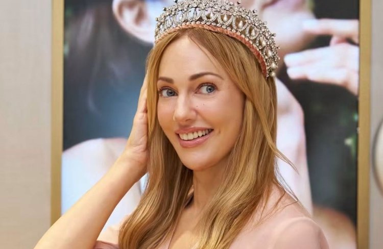 Meryem Uzerli zablistala u Dohi: Probala legendarnu krunu princeze Dajane na sajmu nakita