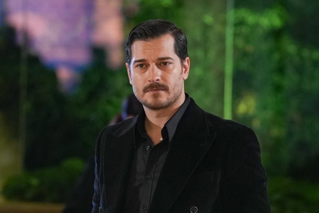 Ogroman uspeh i pre emitovanja: Nova serija Esref Tek sa Cagatayem Ulusoyem i Gorkemom Sevindikom osvaja IMDb listе!