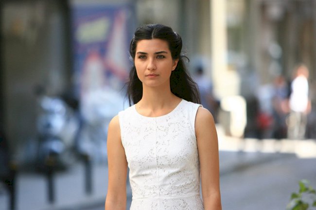 Turska glumica | Tuba Buyukustun |
