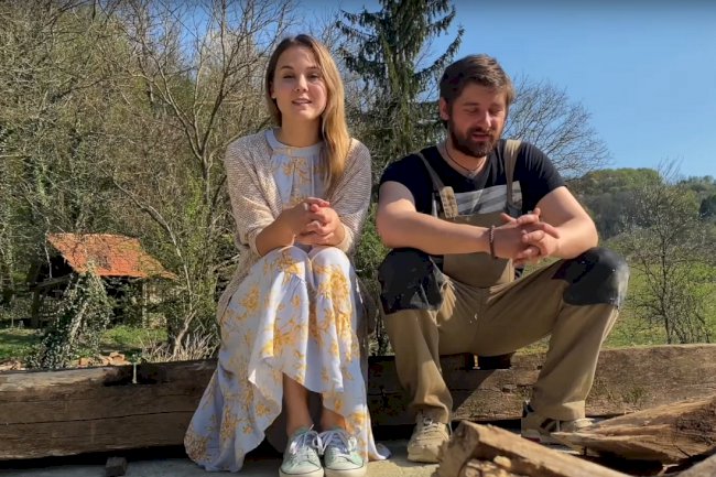 Srpska glumica i hrvatski pevač već mesec dana žive u kontejneru!