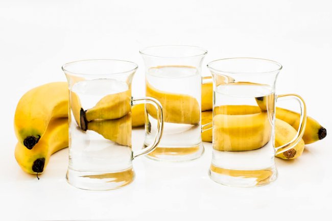 Banana i čaša tople vode - odličan početak dana