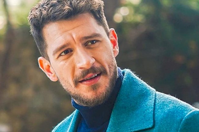 Uraz Kaygilaroglu zadovoljan serijom Ambasadorova kći / Sefirin Kizi