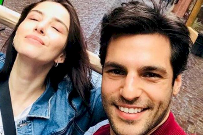 Gest Ozge Gurel njenom momku Serkanu Cayogluu