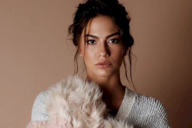 Demet Ozdemir sa društvom na zabavi (FOTO)