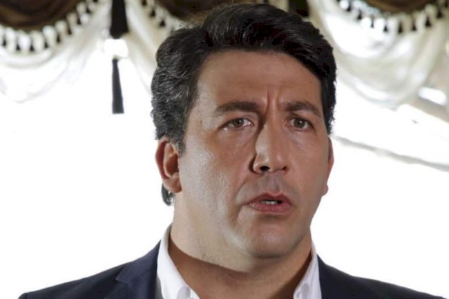 Emre Kinay u seriji Kirmizi Oda