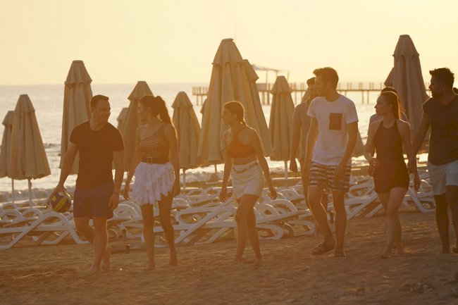 Pesmu Sen Cal Kapimi peva glumica iz serije - evo i koja (VIDEO)